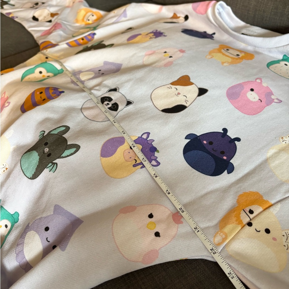 Cakeworthy x squishmallows crew neck all over print sweater medium - Picture 2 of 5